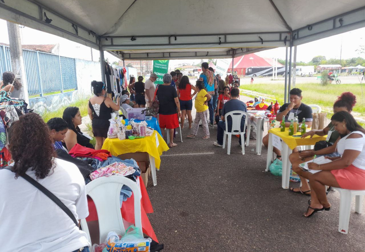 Visão panorâmica da I Feira Cooperativa Outeiro Verde